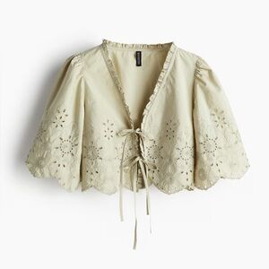 DIVIDED | H&M Green Cropped crochet Blouse, scalloped hem, front ties, Small